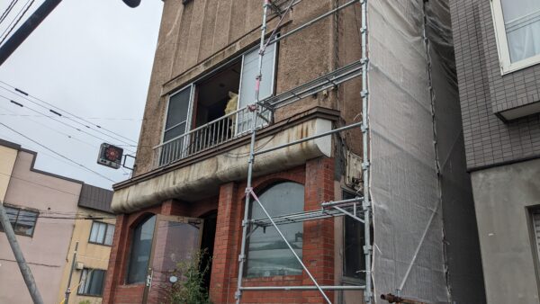 【小樽市】2階建て木造店舗の解体工事の施工事例